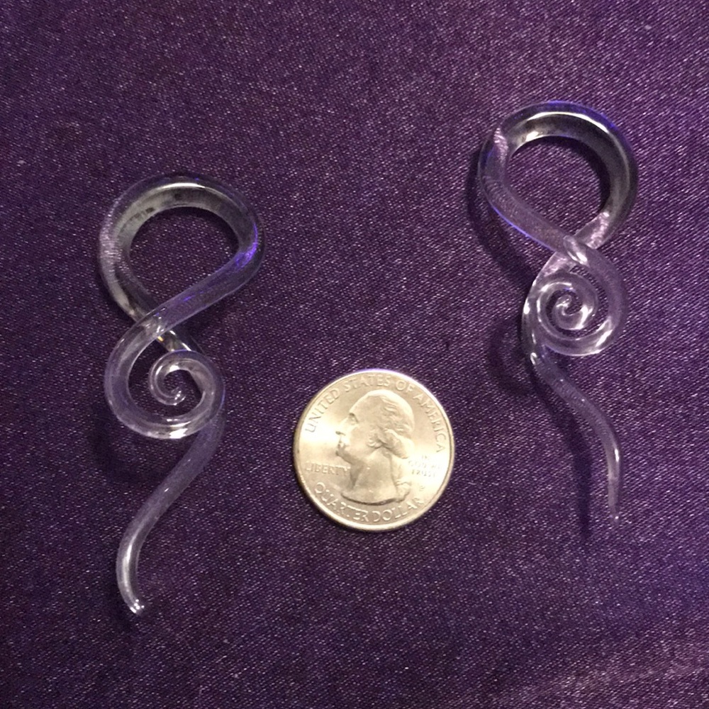 New handblown Swirly glass clear gauge earrings - Picture 4 of 5